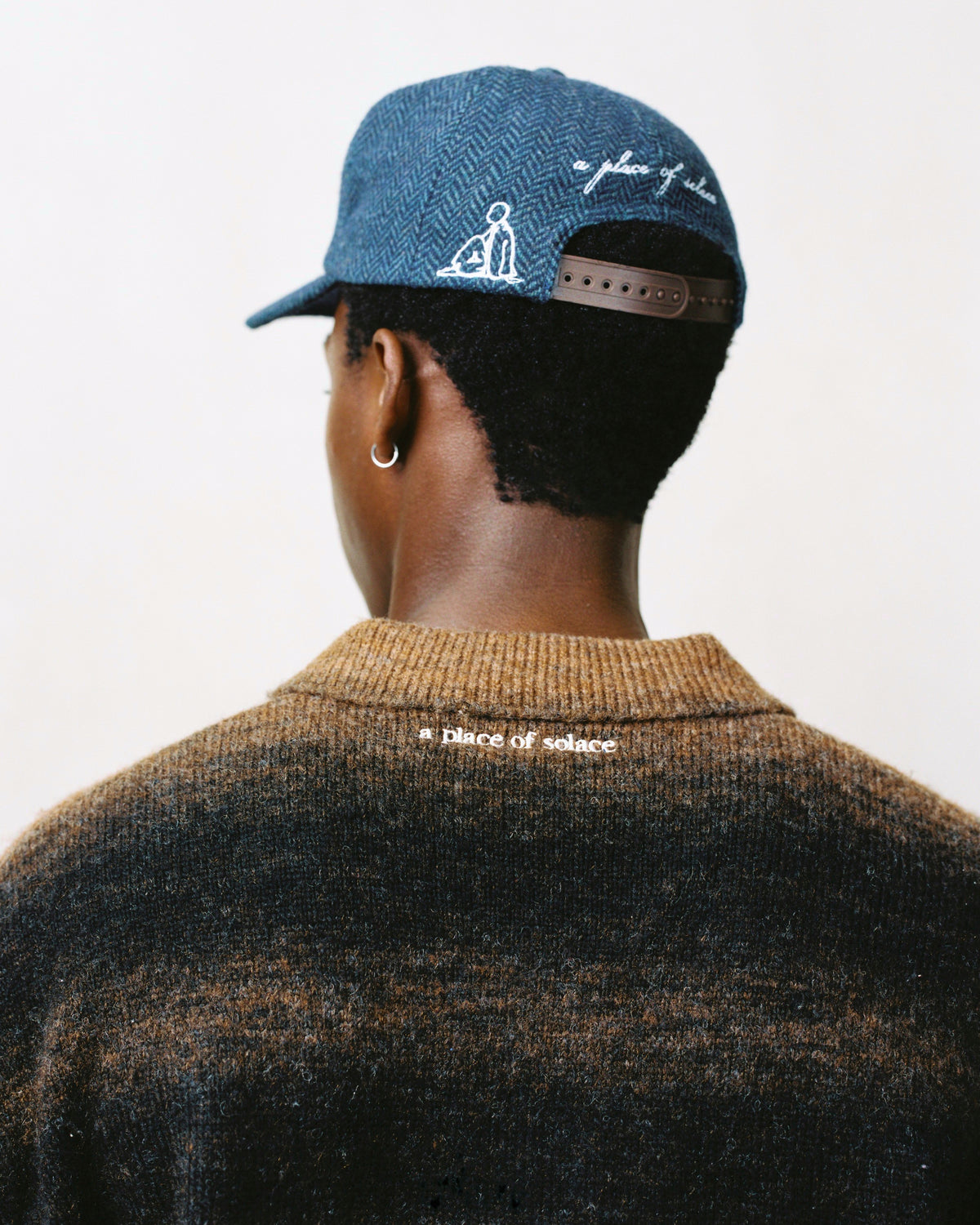 "a" cap - petrol/ivory