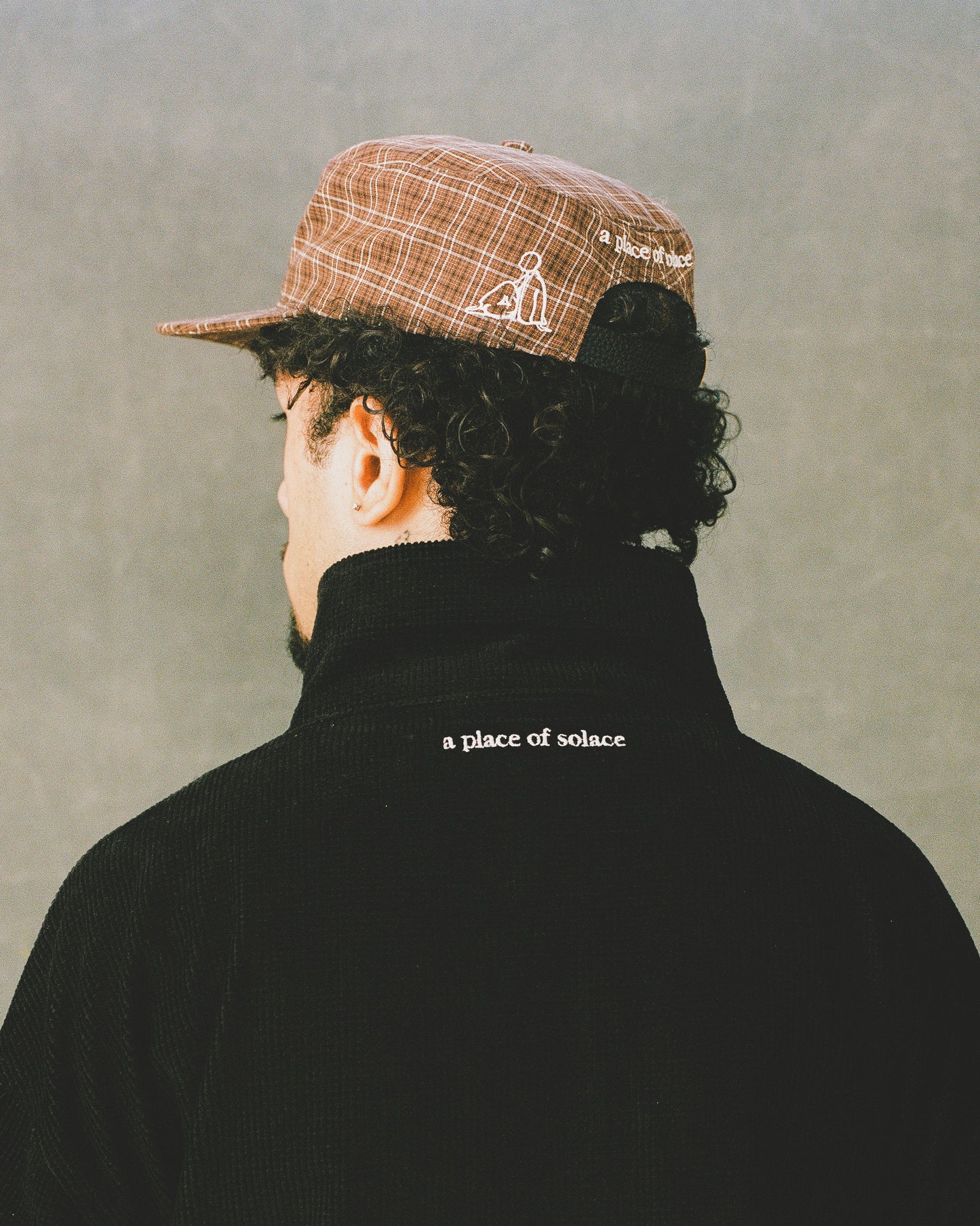 "a" pillbox cap - cocoa/ivory