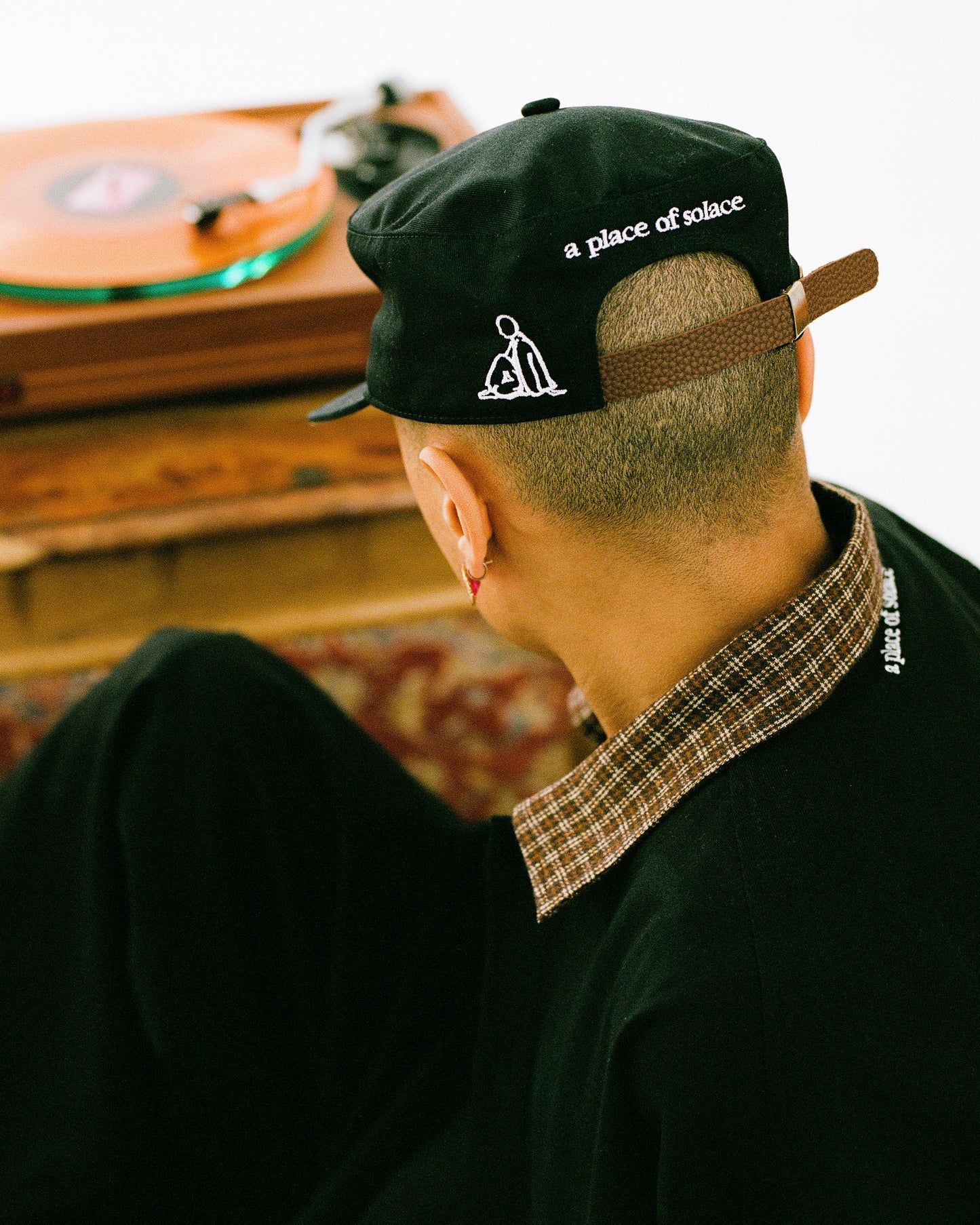 "a" pillbox cap - black/ivory