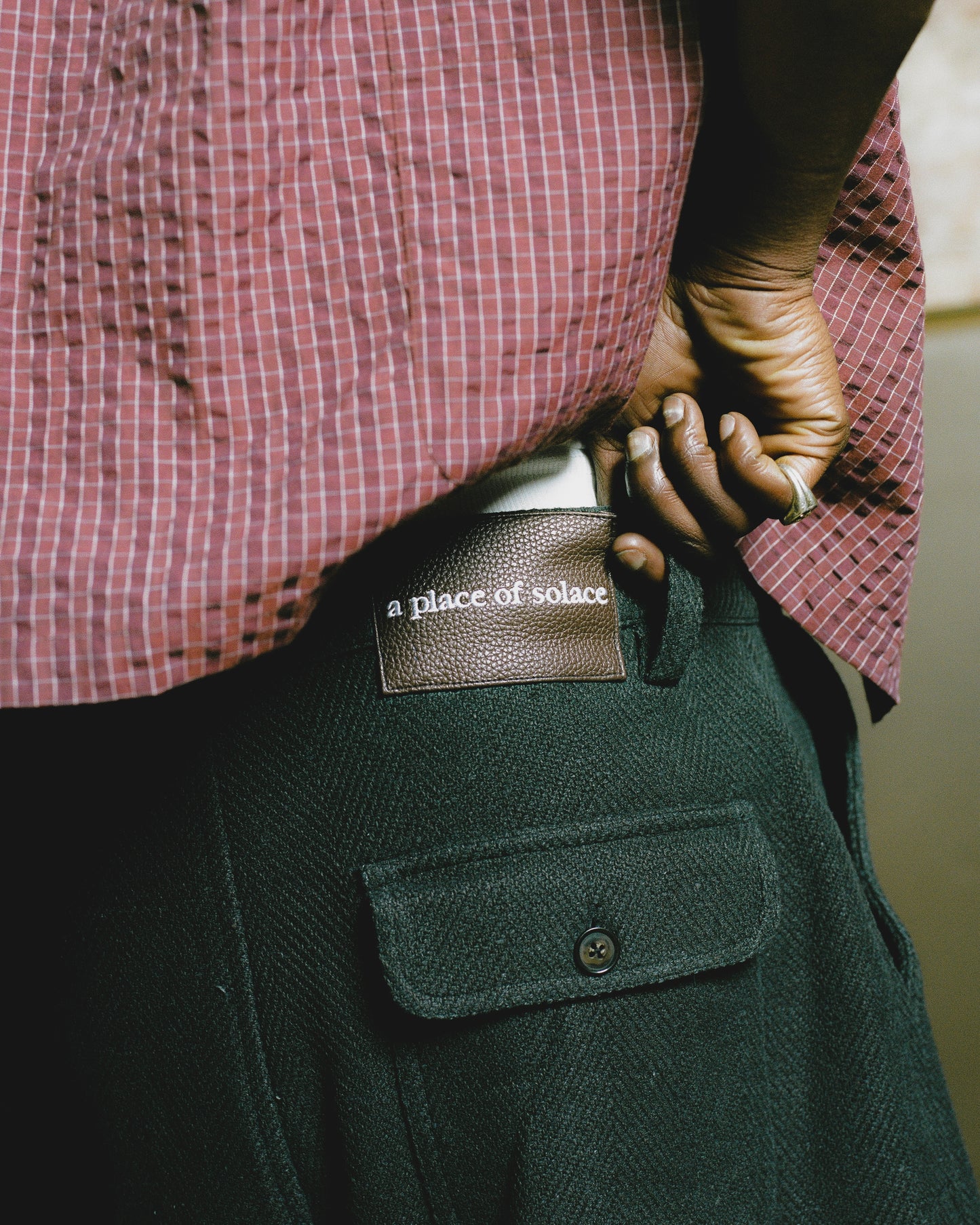 woolls trouser - soot/cocoa