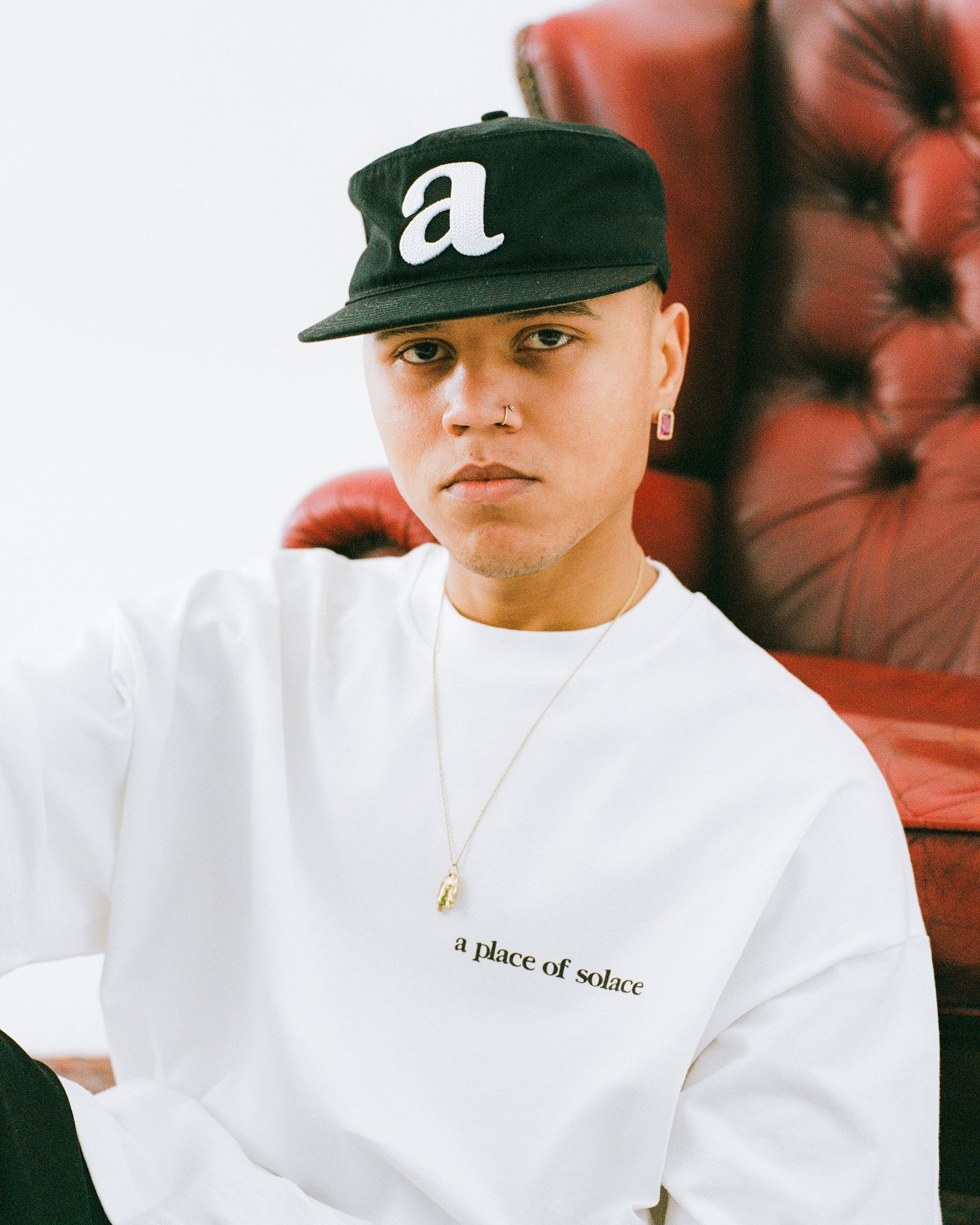 "a" pillbox cap - black/ivory